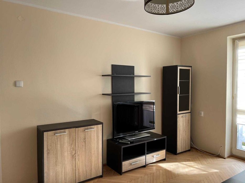 Przestronne 2 pokojowe mieszkanie w doskonałej lokalizacji.