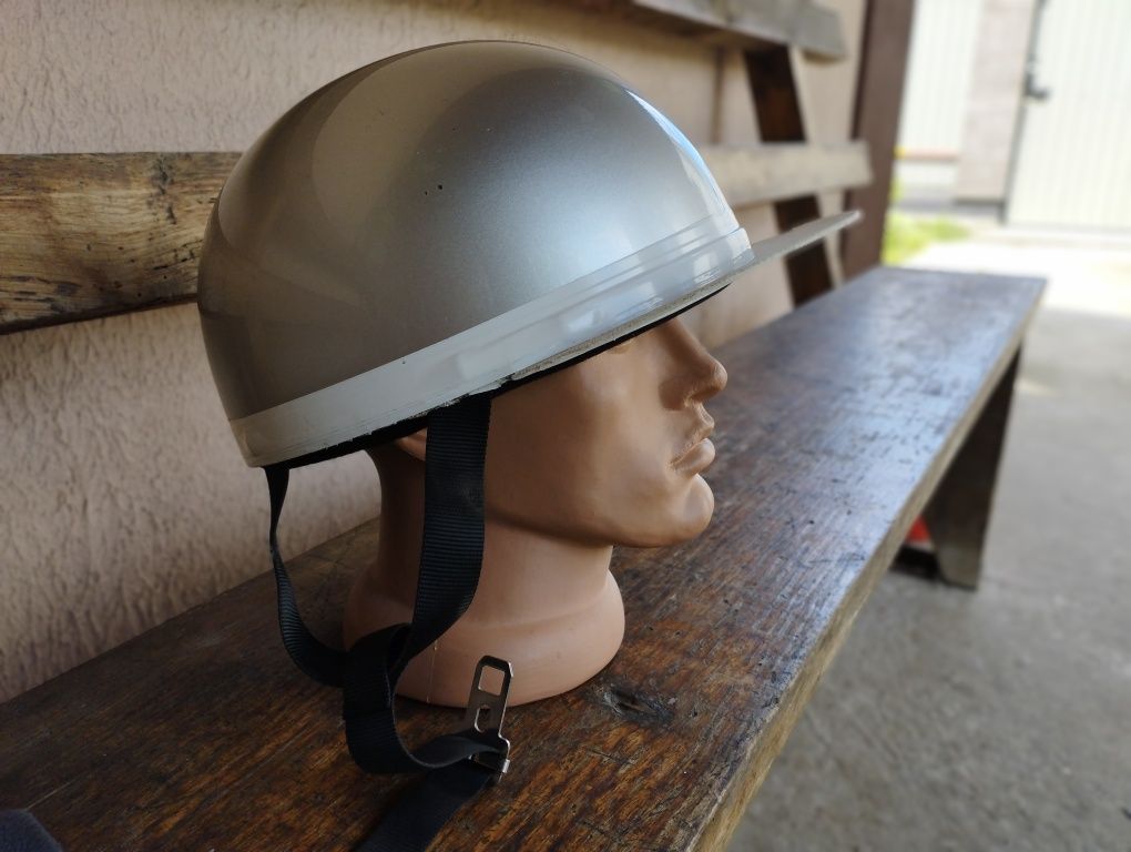Шлем каска  для скутера оригинал Япония, мотоцикла 57-59см