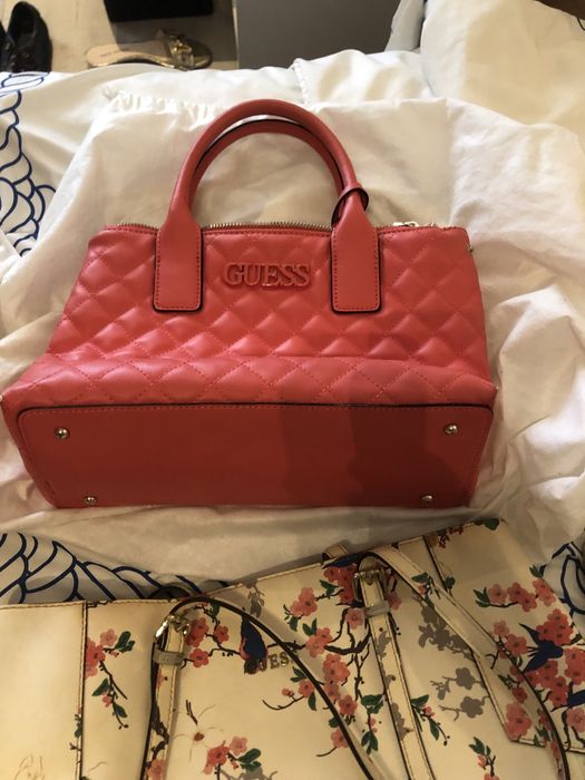 Malas de senhora guess/ferragamo/burberry