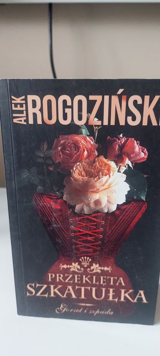 Książka pt Przeklęta szkatułka