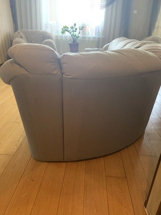 Продам диван с 2 креслами