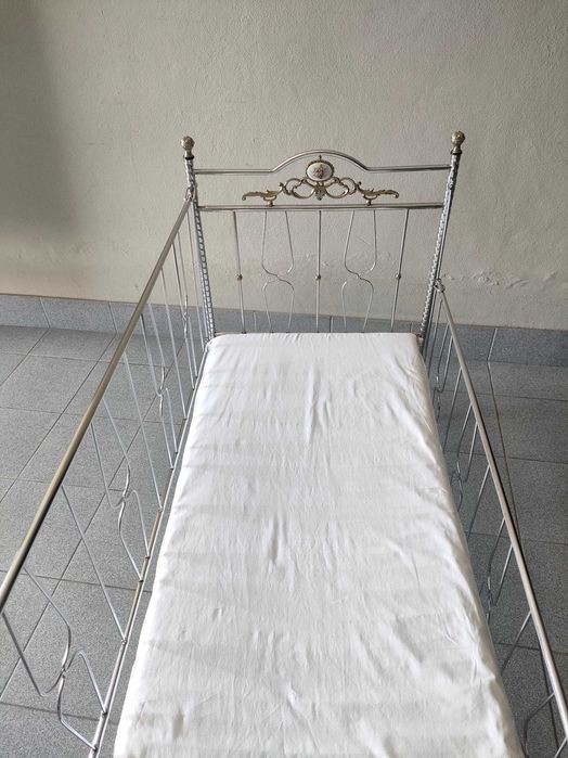 Cama de bebe vintage com colchão