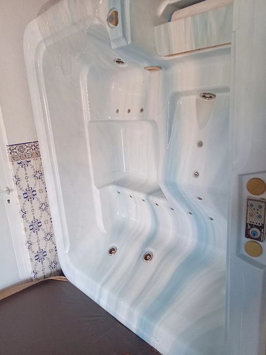 Jacuzzi trazido da Suíça