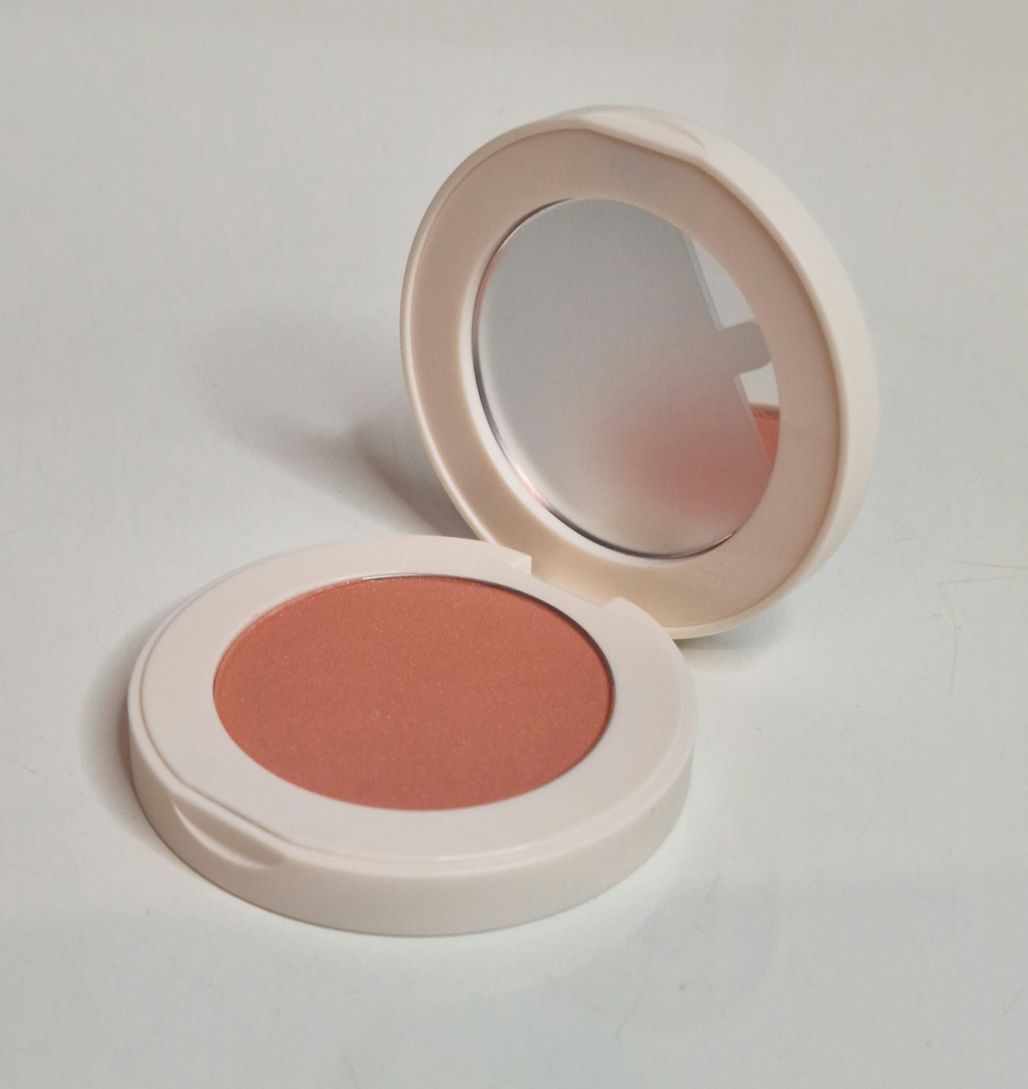 Brzoskwiniowy Róż Peach Perfect Powder Blusher Farmasi