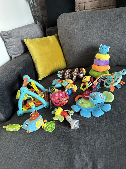 Лот іграшок для найменших