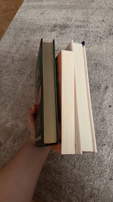 Книжки - 9 листопада, ігри спалкоємців, моя темна Ванесса