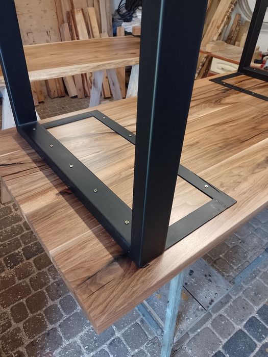 Stół  drewniany orzech włoski loft do salonu