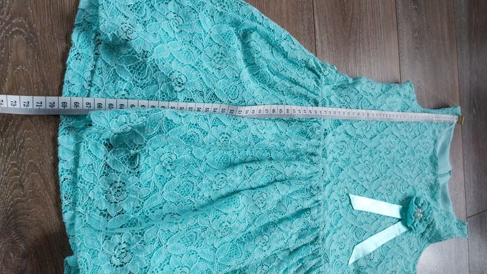 Sukienka koronkowa r. 134