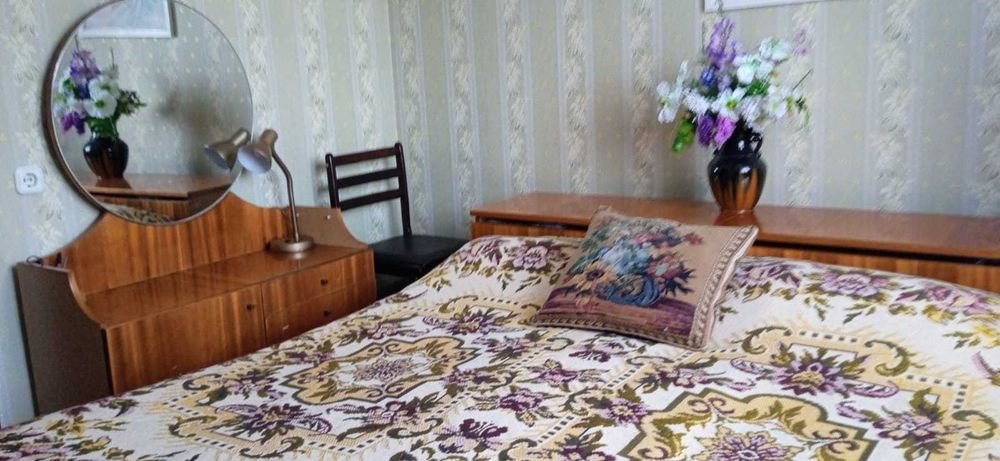 Продам комплект ліжко з тумбою для білизни і трюмо