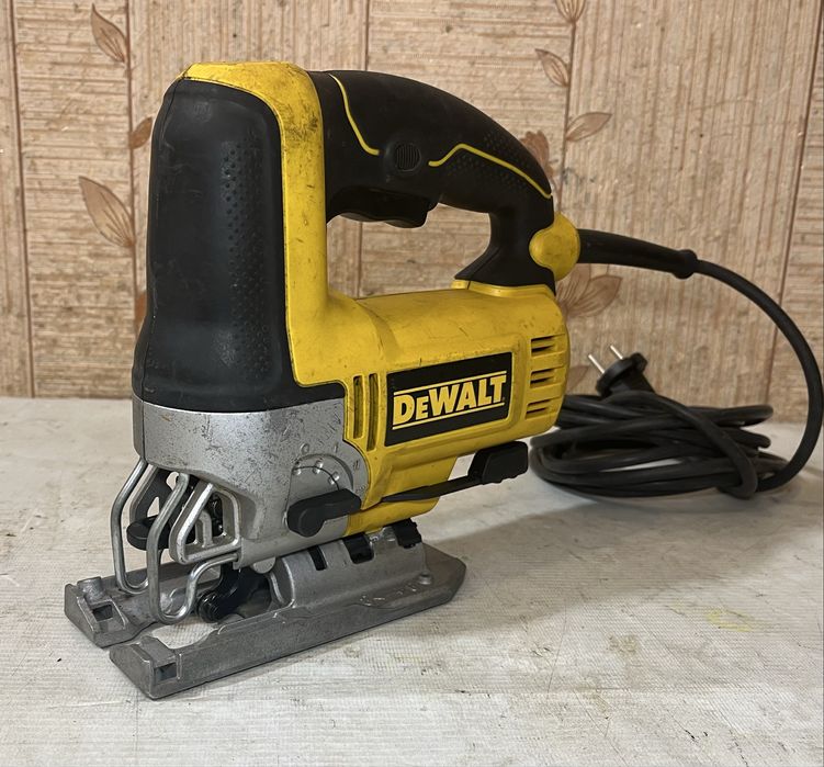 Електролобзик → DeWALT DW349 на 500 Вт.