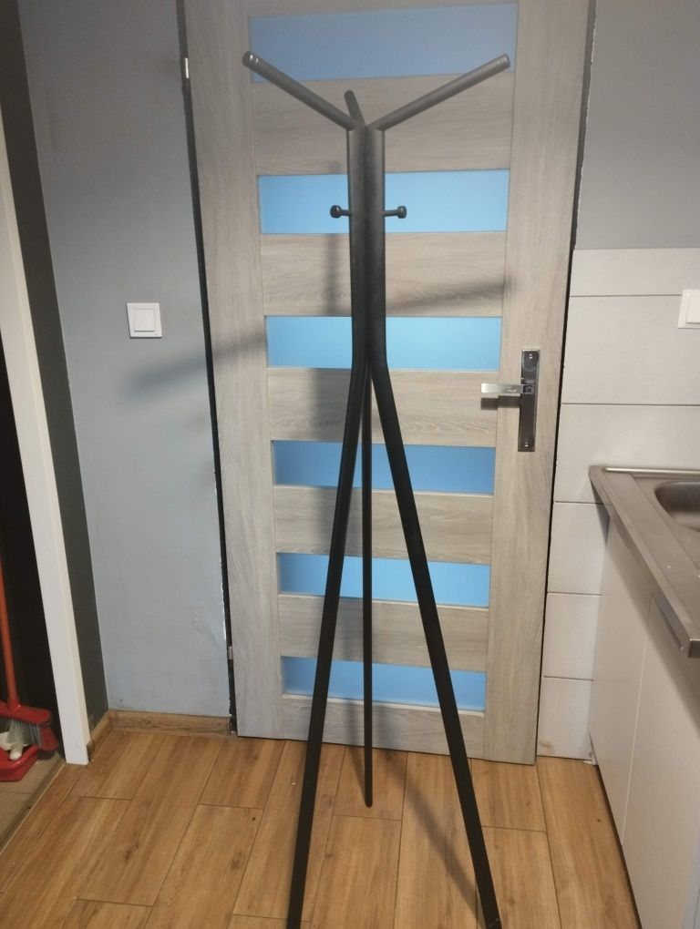 Sprzedam wieszak stojący metalowy