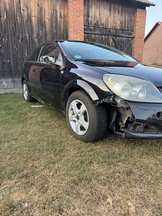 Opel Astra H 1.6 2005 uszkodzony