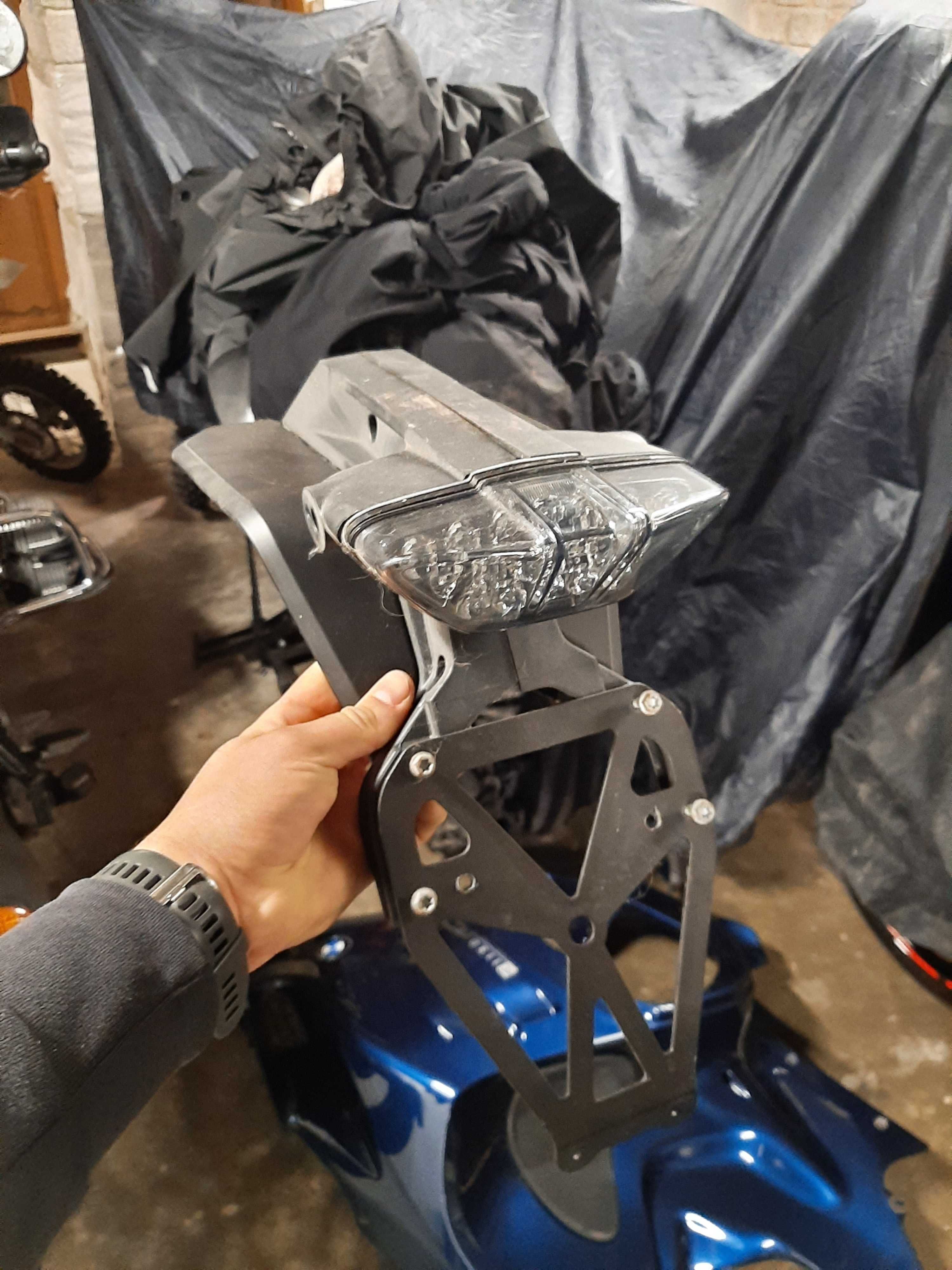 KTM 790 Duke com farolim