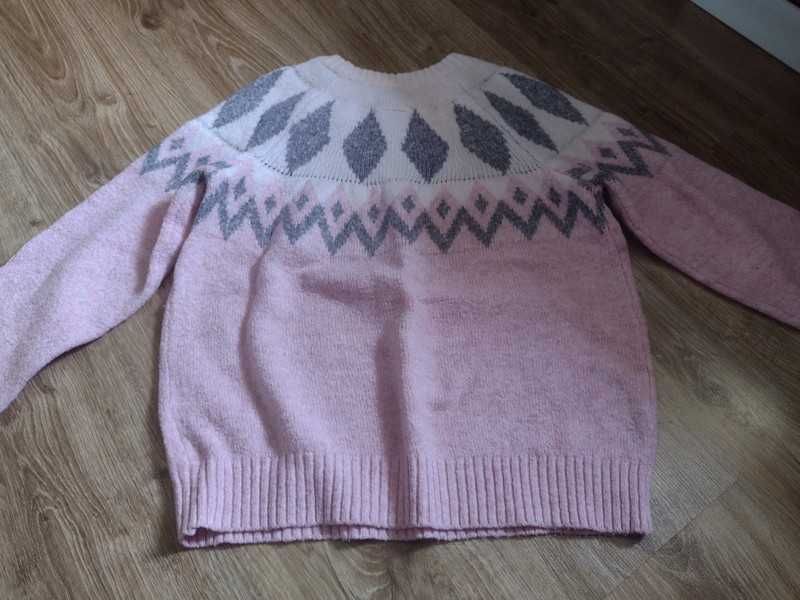 Różowy sweter uroczy