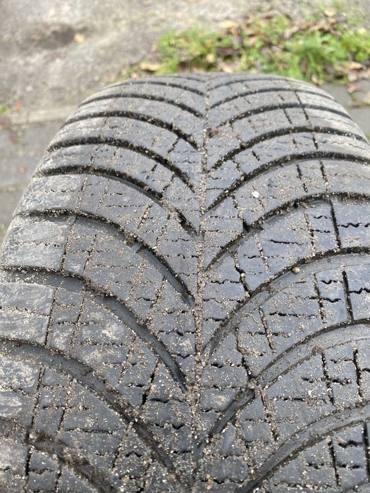 Goodyear 225 / 65 R 17 wielosezon