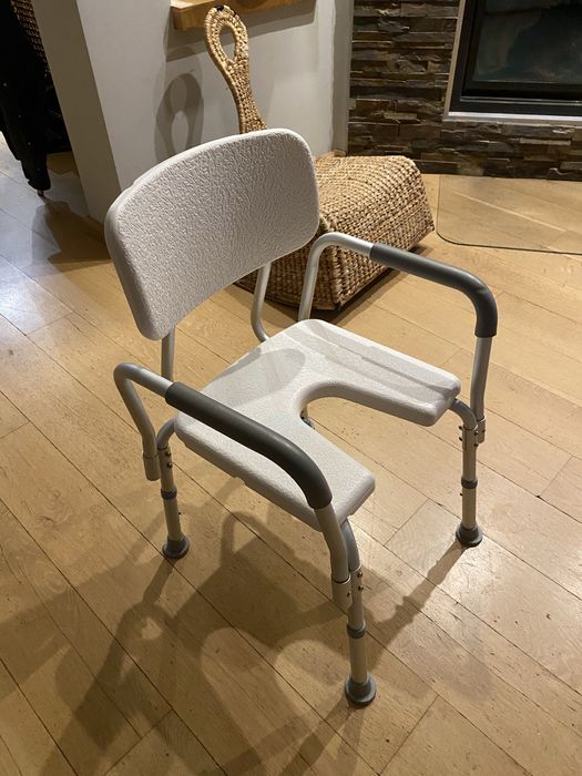 Krzesło pod prysznic dla osob z niepelnosprawnoscią