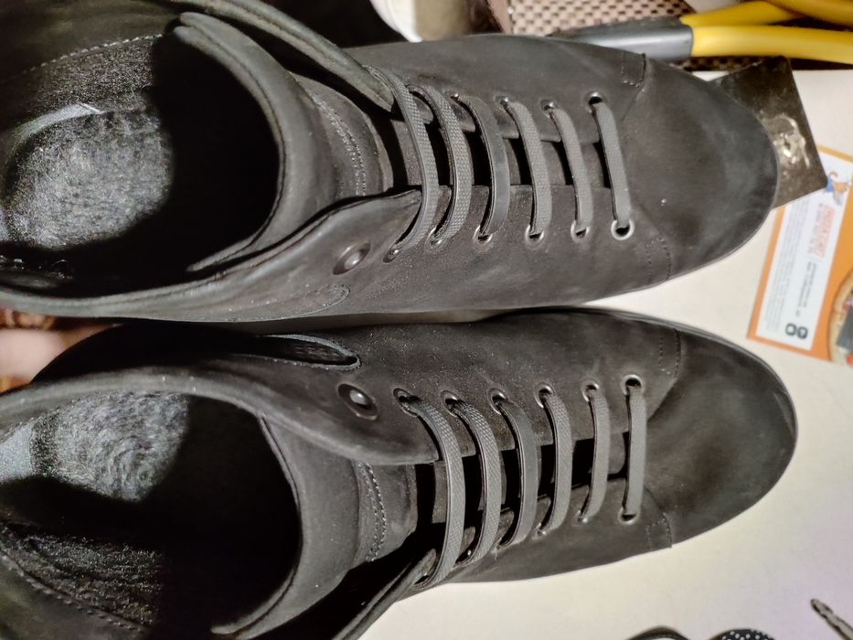 Продаются мужские/подростковые ботинки