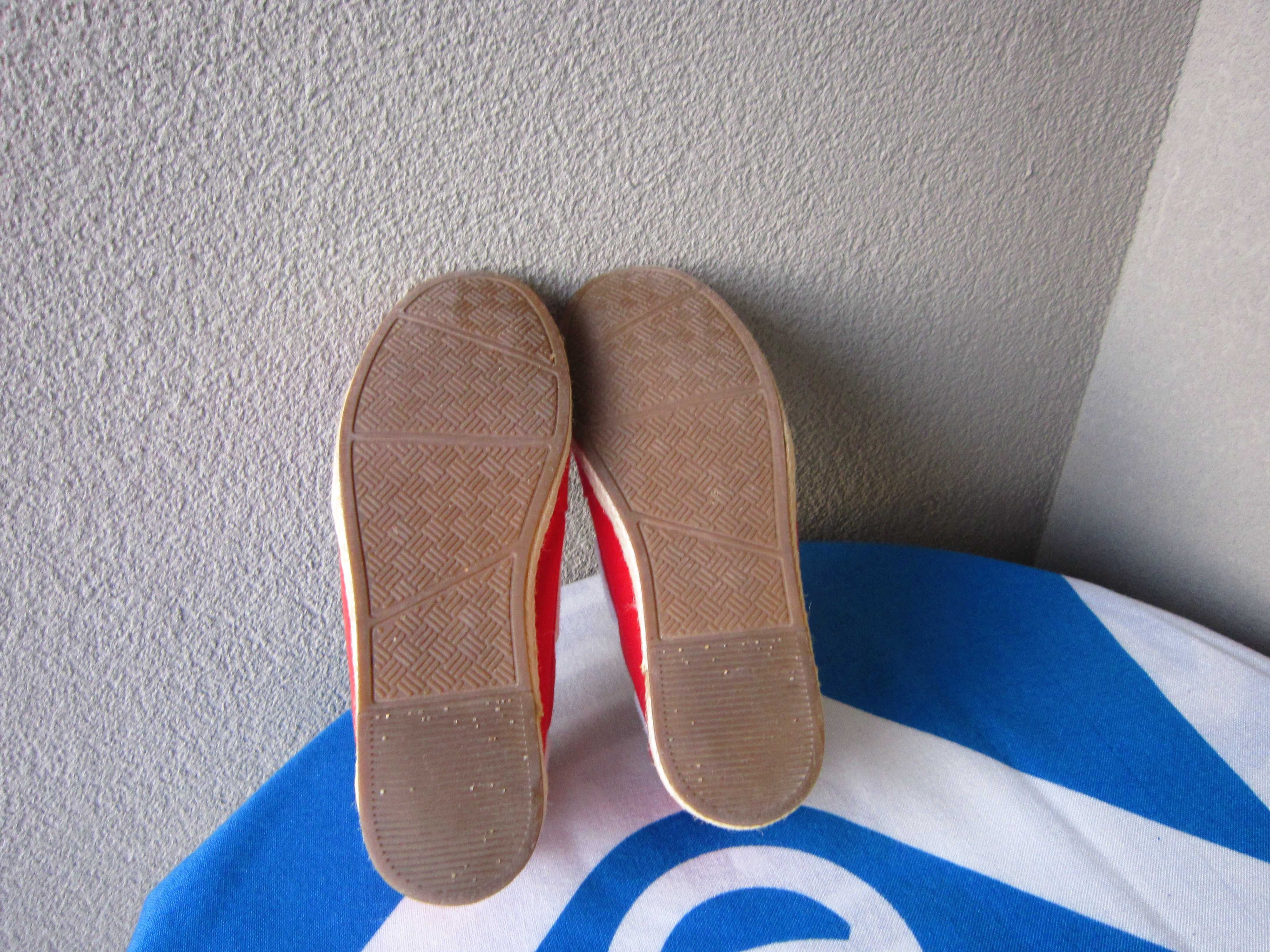 Espadryle czerwone