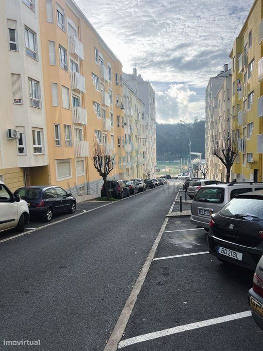 Apartamento T1 c/ garagem e terraço privado