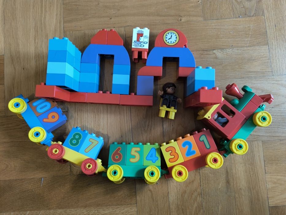 LEGO Duplo kilka kompletów zestawów i klocki luzem