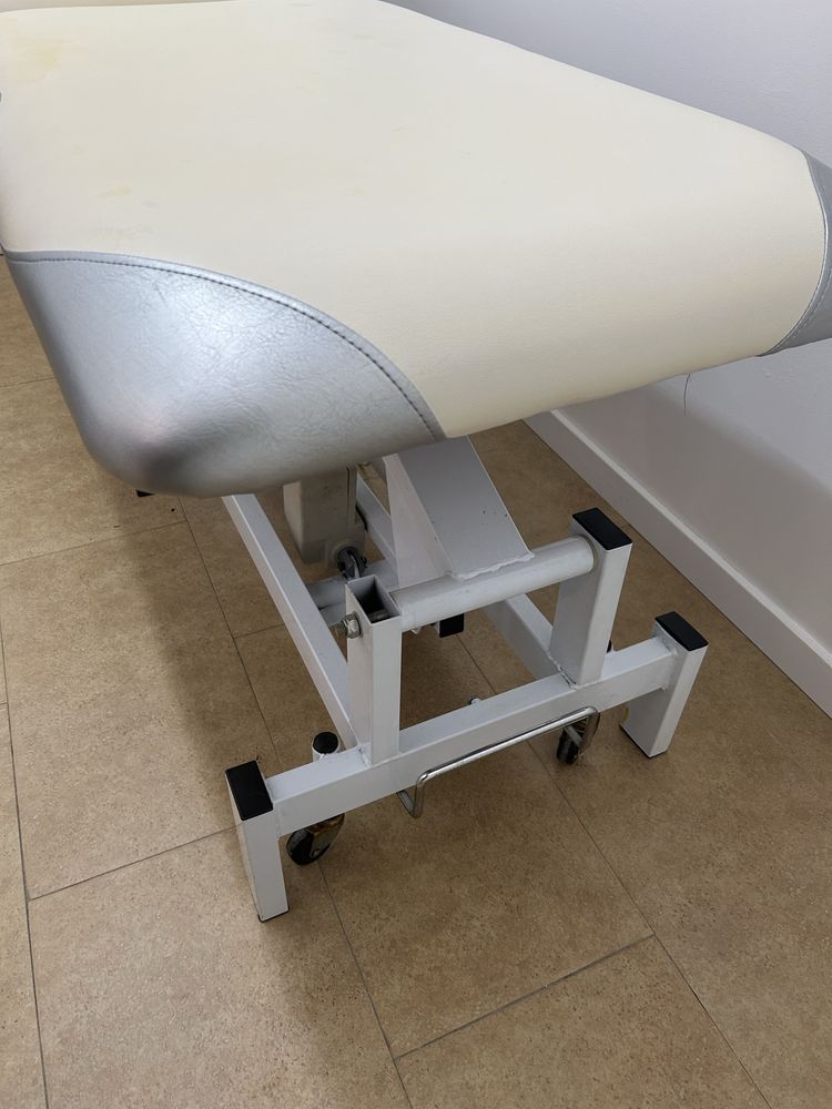 Marquesa elétrica, de clinica de estética, em ótimo estado