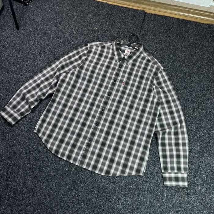 Рубашка Levi’s.