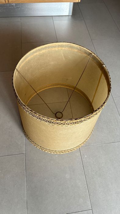 Abajur cor creme em Tela com galão decorativo