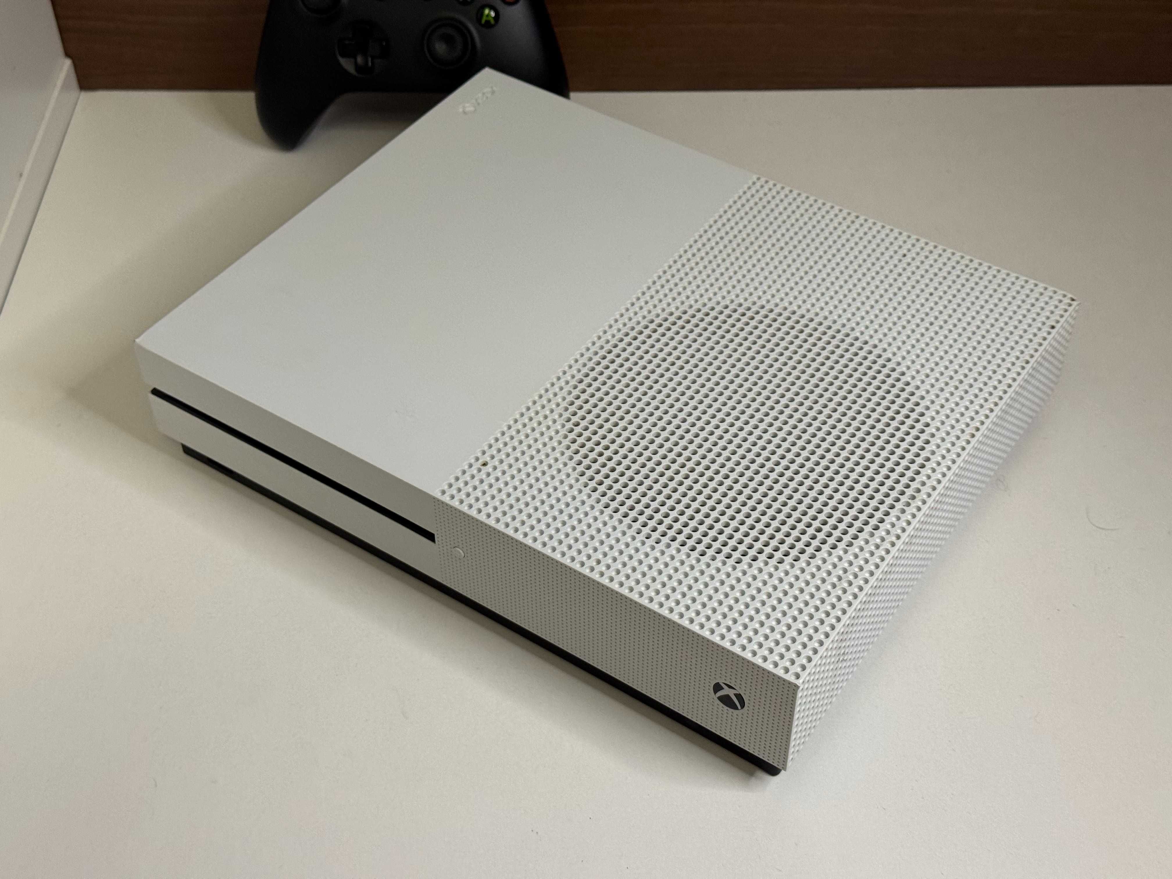 Konsola XBOX ONE S 1TB z Padem i Napędem