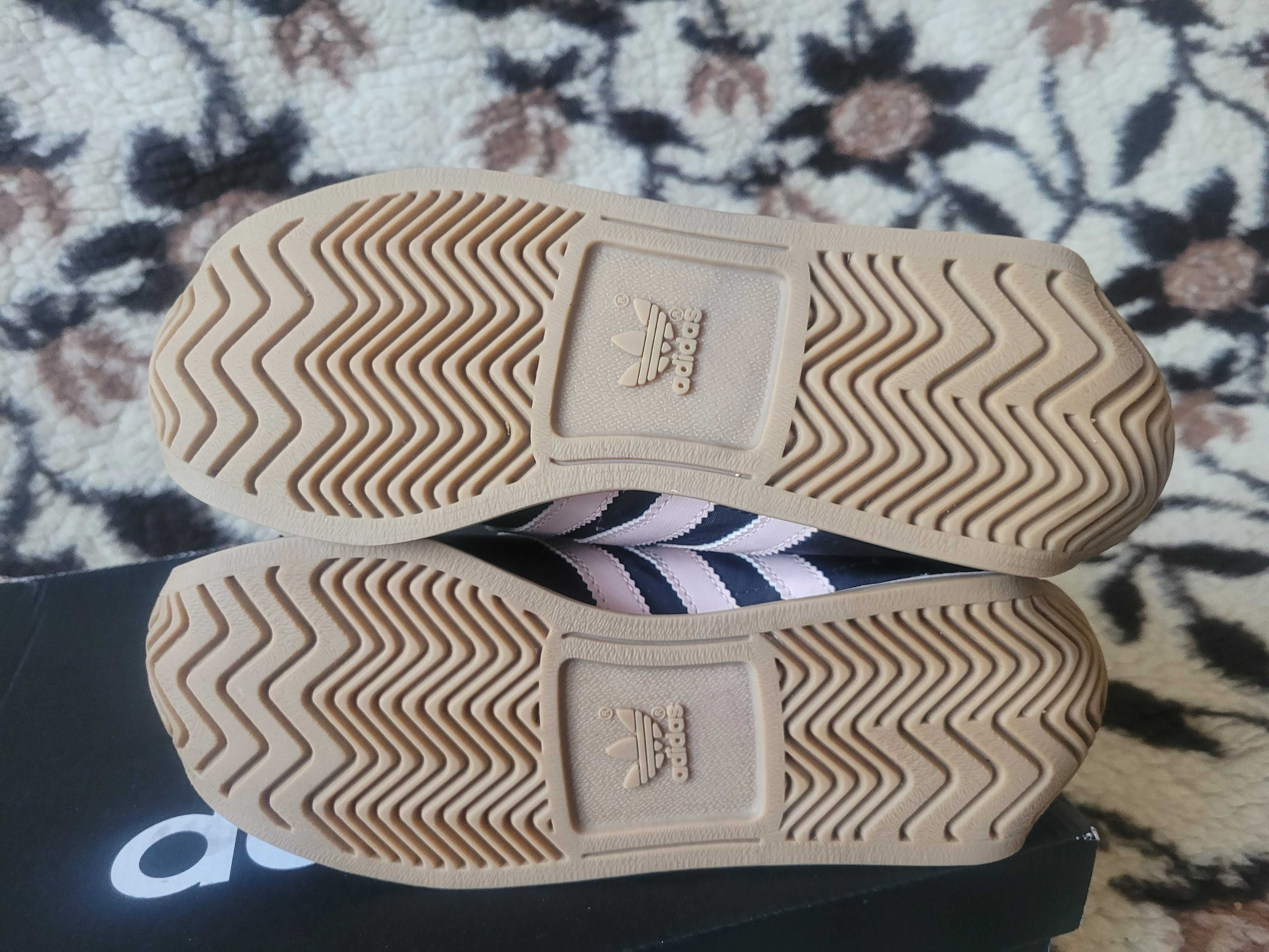 Ekstra lekkie sportowe buty Adidas Country wkł.23,5 cm super stan