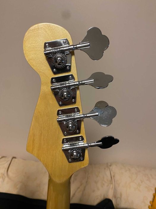 Guitarra de dois Braços (Baixo de 4 cordas e Guitarra de 6 Cordas)