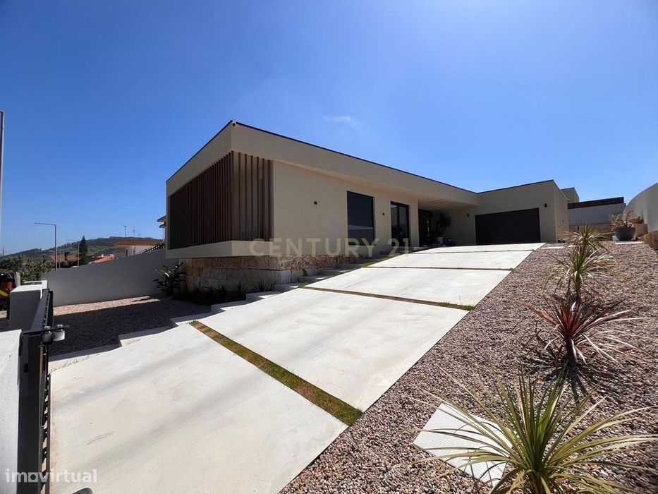 Moradia T3 de Arquitetura Contemporânea em Figueiros – Cadaval