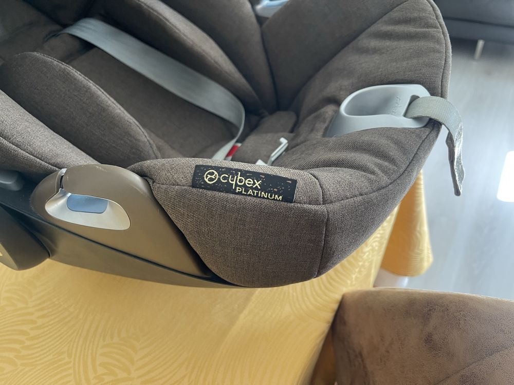 Cybex Cloud Z (Ovo Bebé) + Base Isofix (para carro)