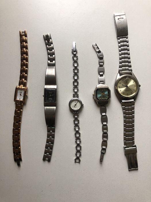 Годинники наручні в неробочому стані