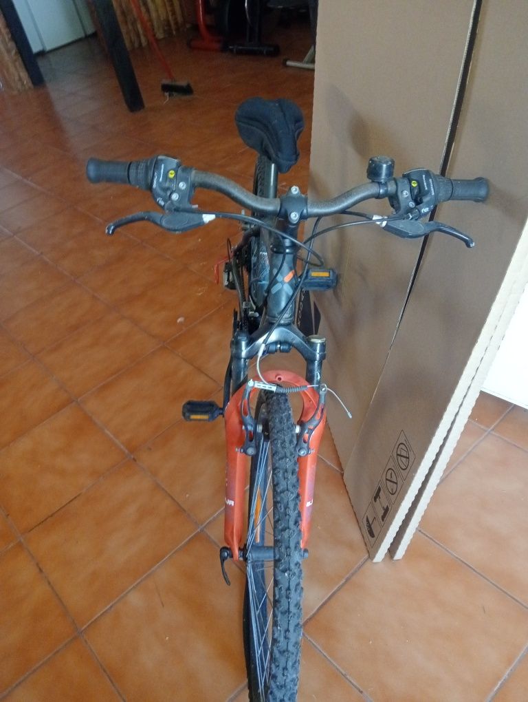Vendo bicicleta semi nova