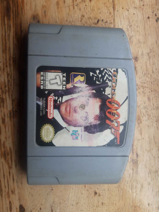 Gra Golden Eye 007 na Nintendo 64