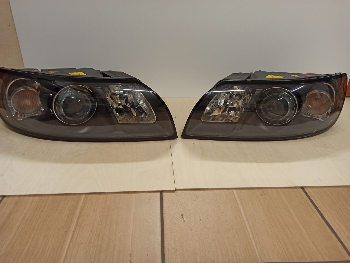 Lampy, lampa prawa, lewa Volvo V50, S40 xenon