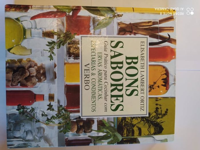 Livros diversos de culinária/pastelaria sob orçamento