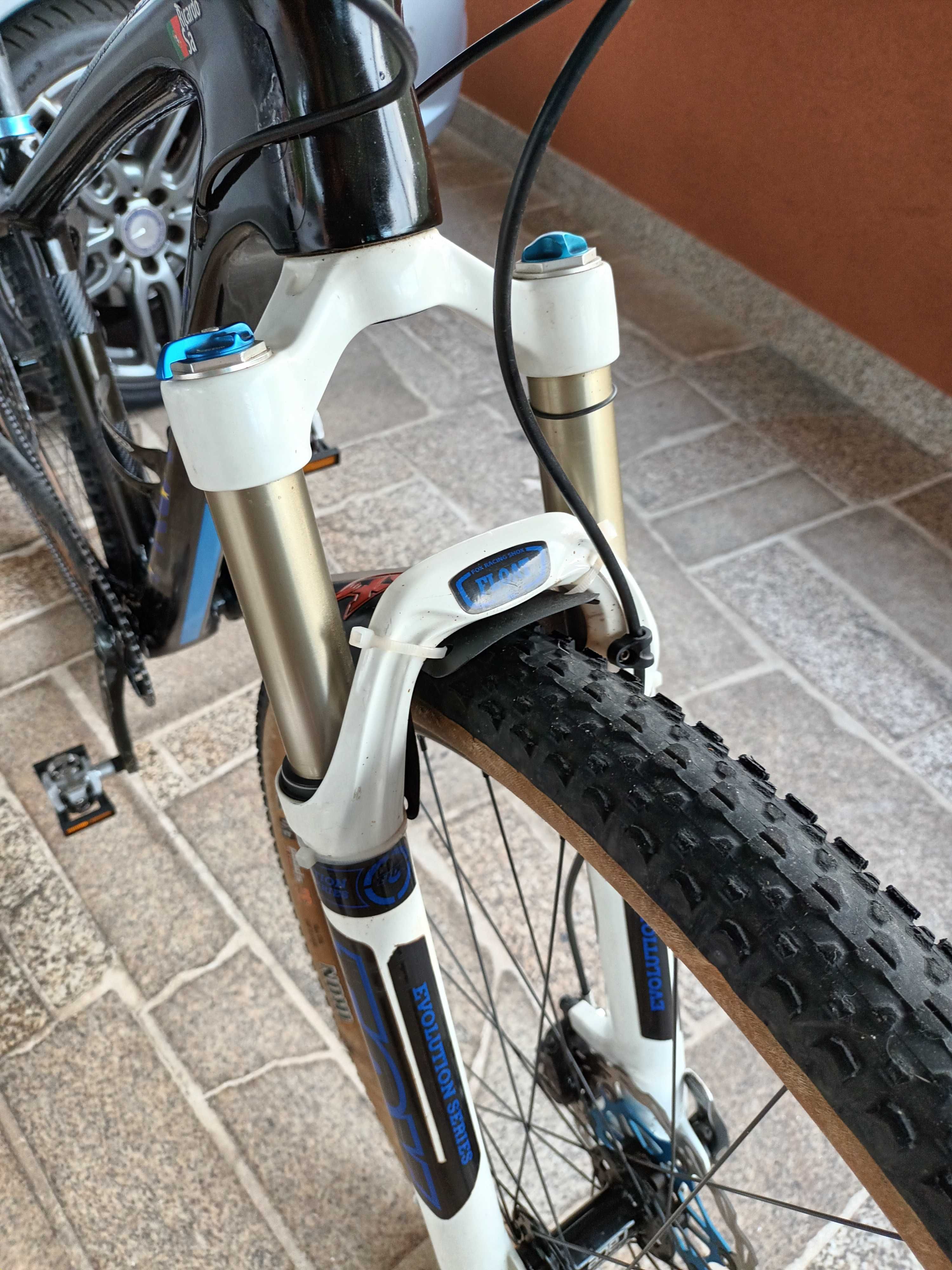 Bicicleta btt carbono