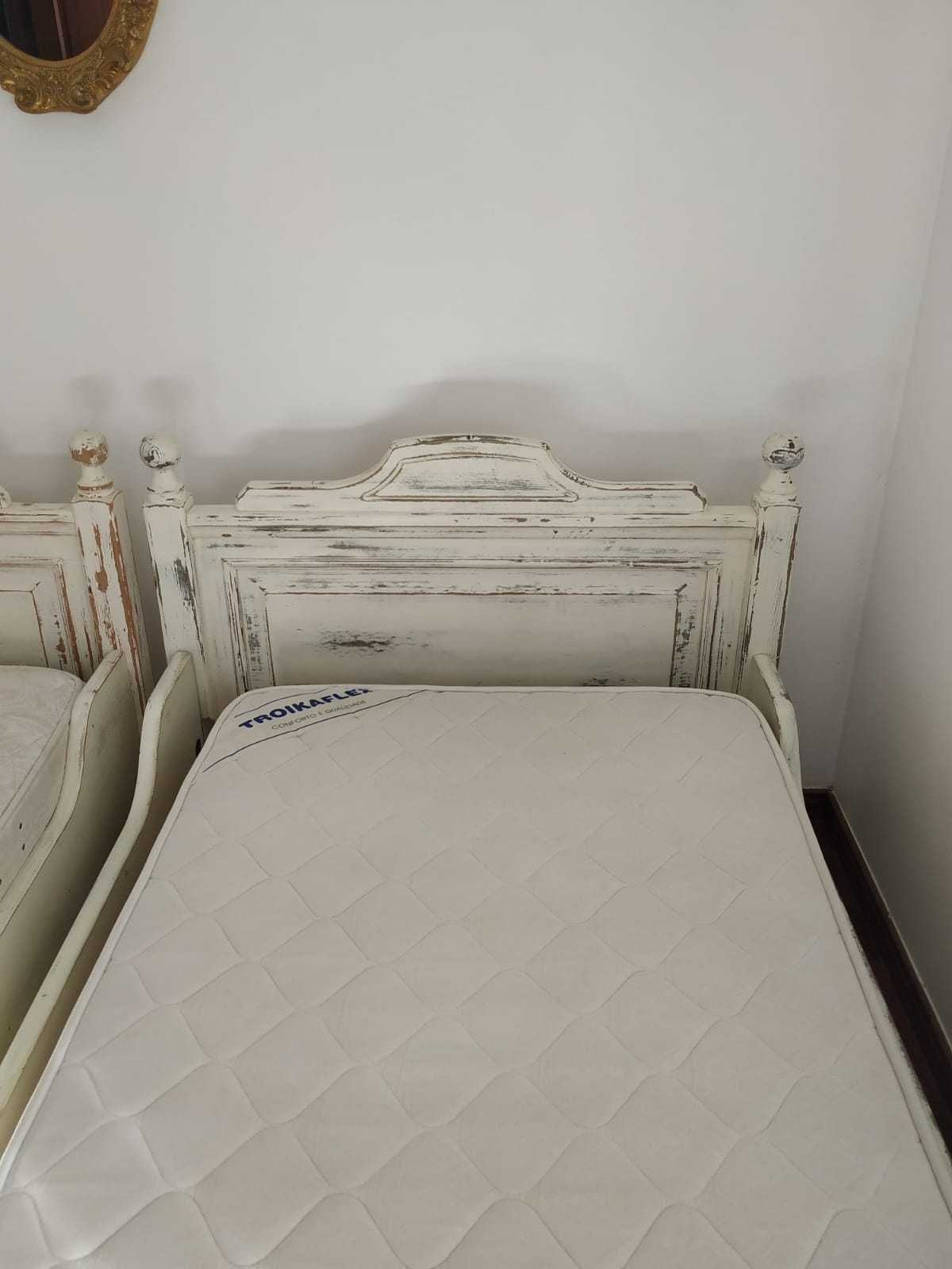 Cama de solteiro (duas)