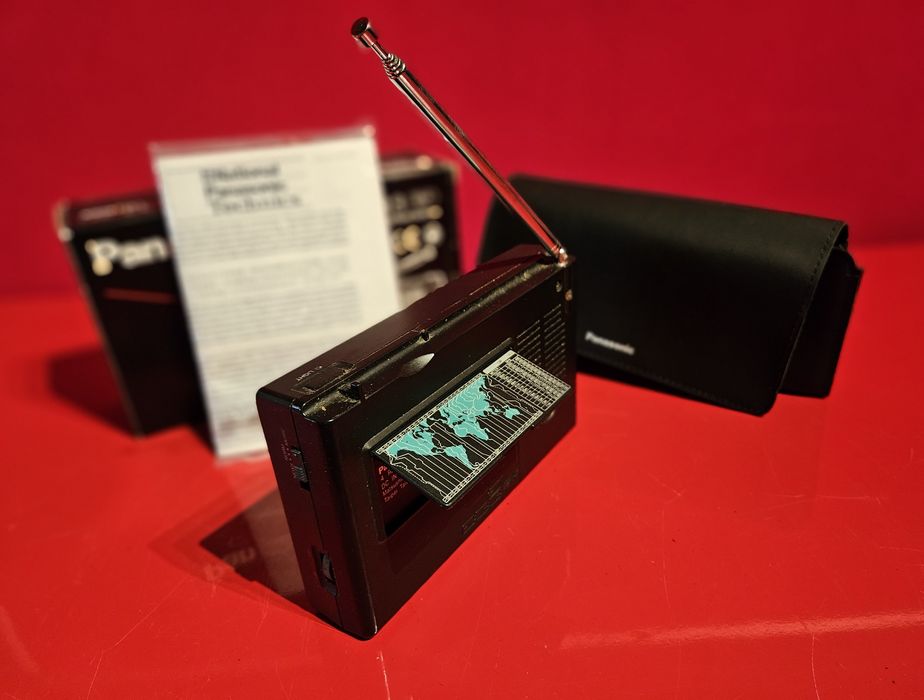 Radio globalne Panasonic RF-B33 komplet z futerałem, pudełkiem