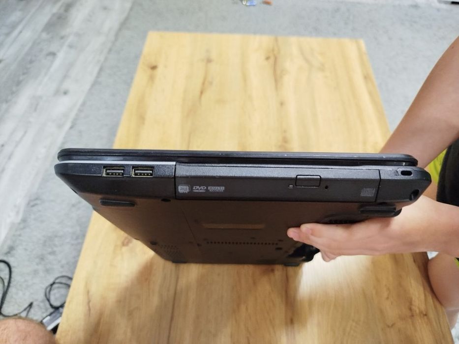 Ноутбук Acer E1-571