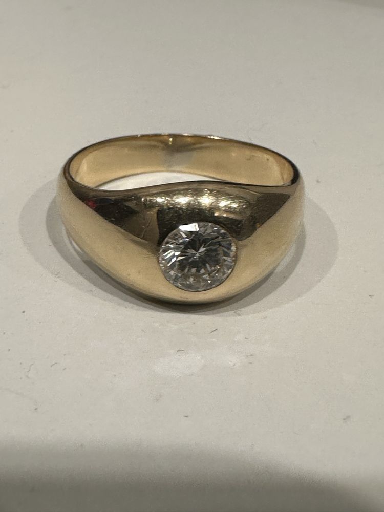 Pierścionek złoty z brylantem 0.71 ct