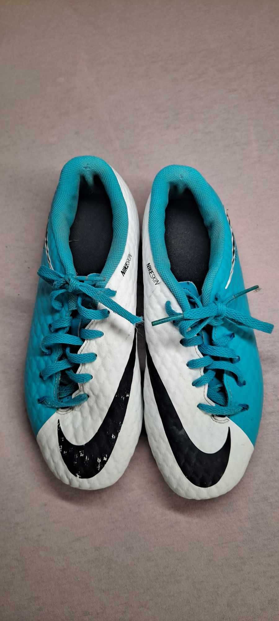 Korki Nike niebiesko-białe dla dzieci rozmiar.36