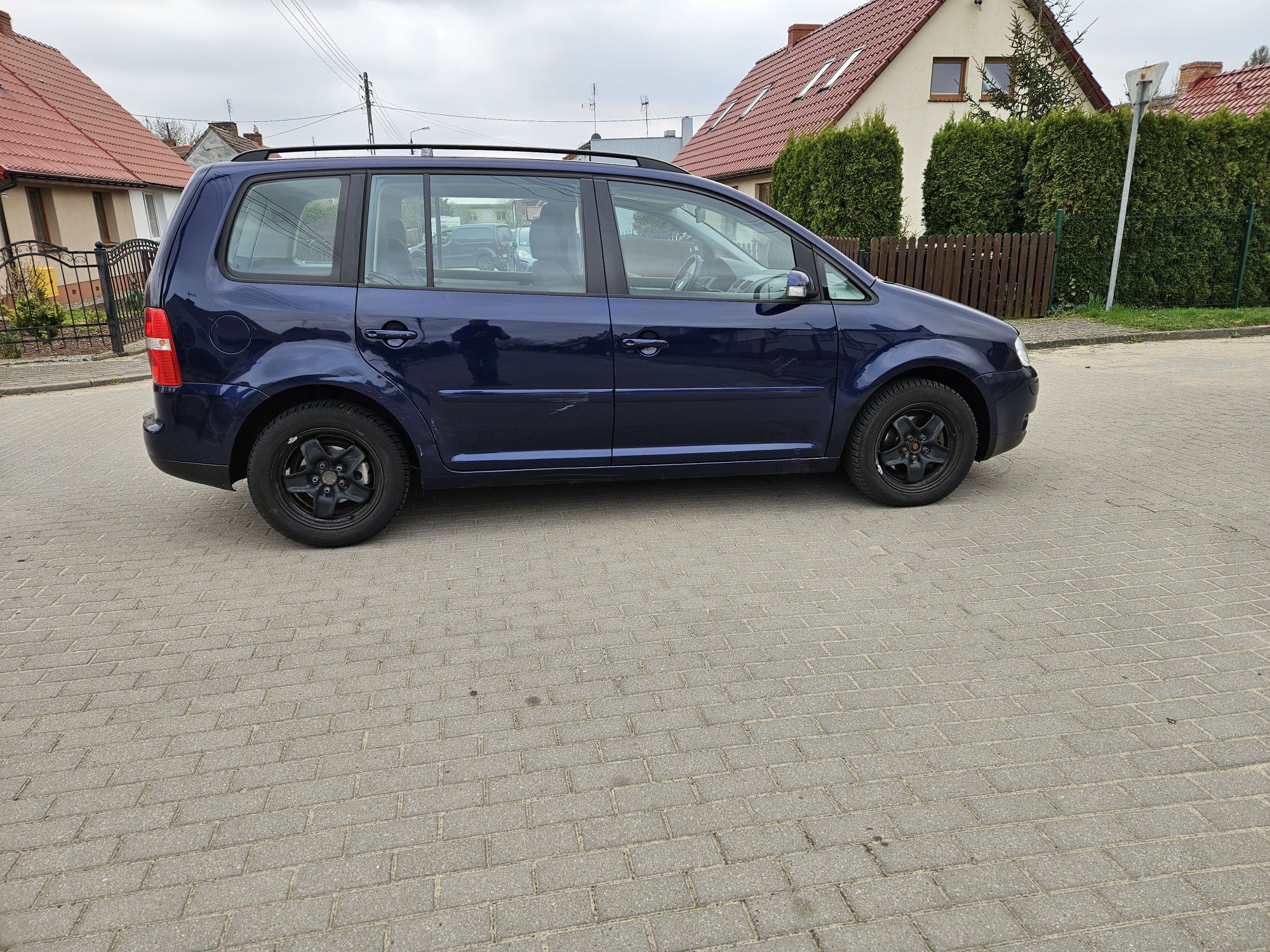 Touran 7 osób 2004r