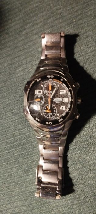 Męski zegarek na rękę firmy Lorus.