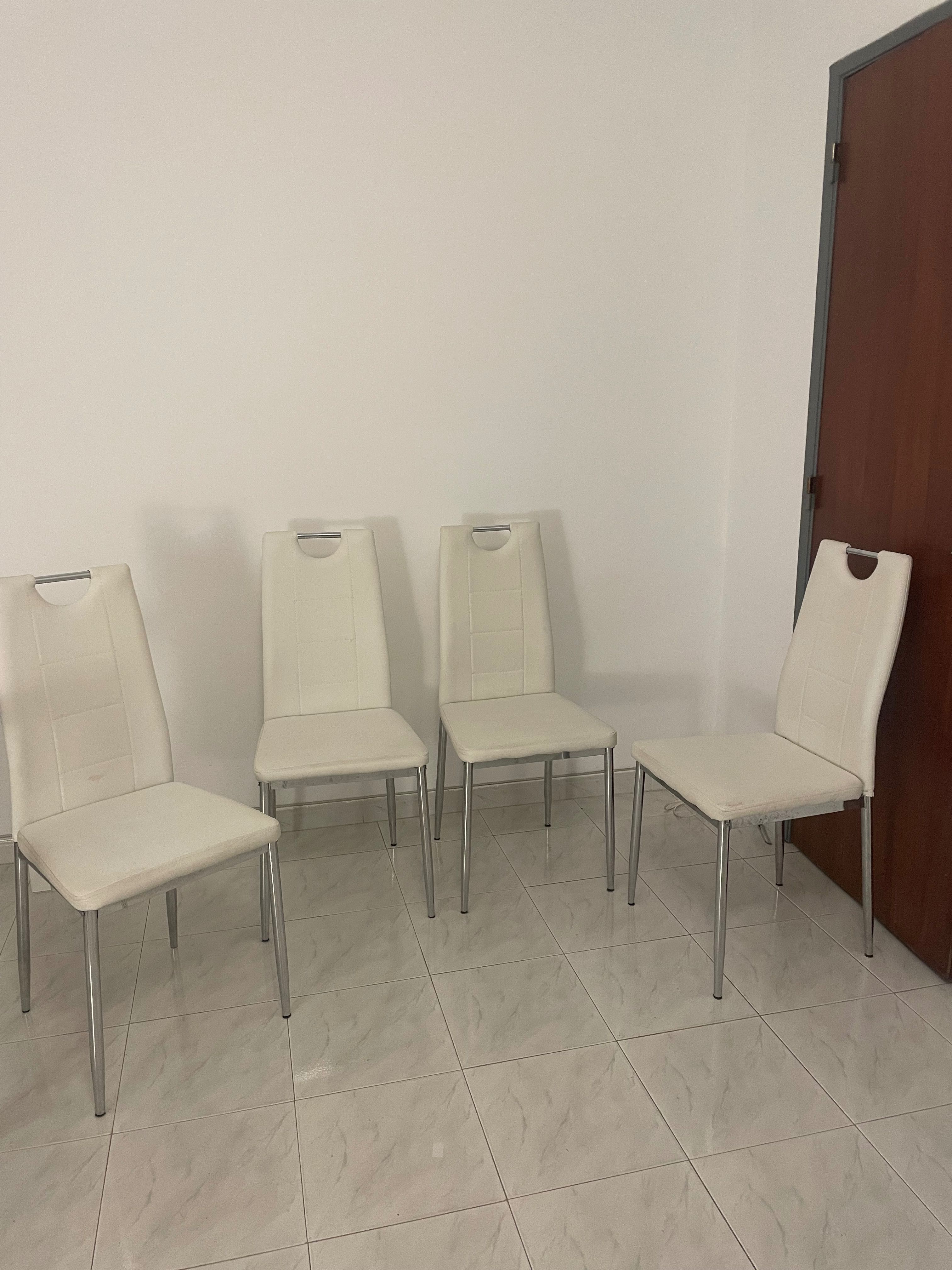 Conjunto 4 cadeiras brancas Conforama