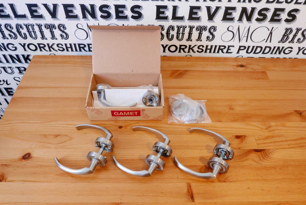 Klamki Gamet stal satynowa (dostępne 2 szt.) - doskonały stan!