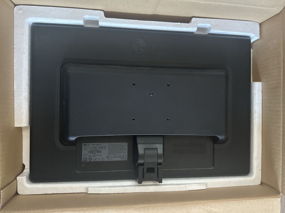 Монитор LG Flatron w2242s