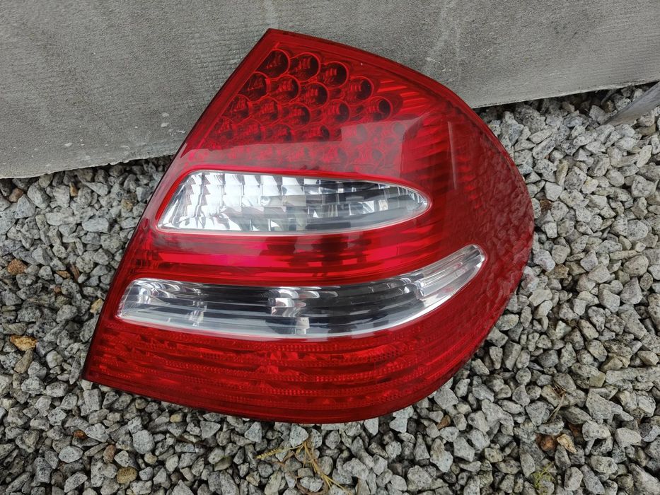 MERCEDES W211 AVANTGARDE Lampa Tył tylna SEDAN 02-06 Prawa Led