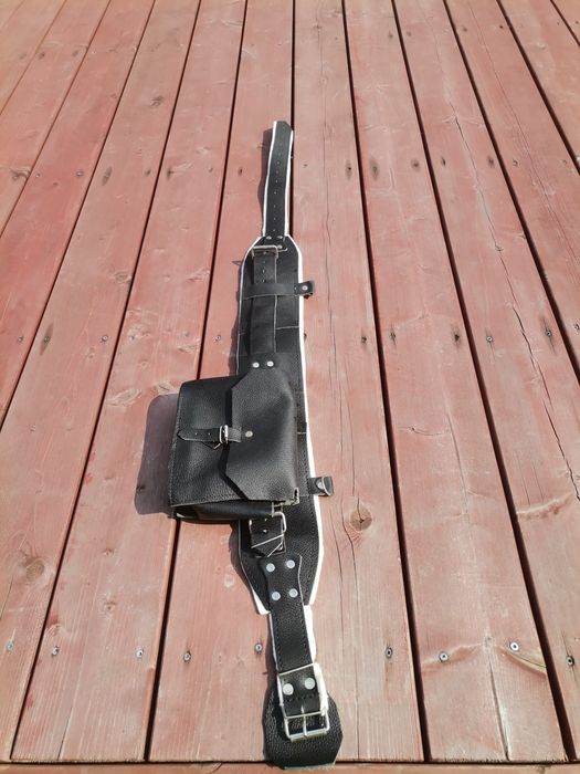 Pas biodrowy z pokrowcem na lampe